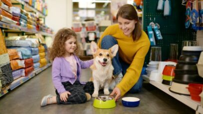 Seis de cada dez tutores compram rações em pet shops